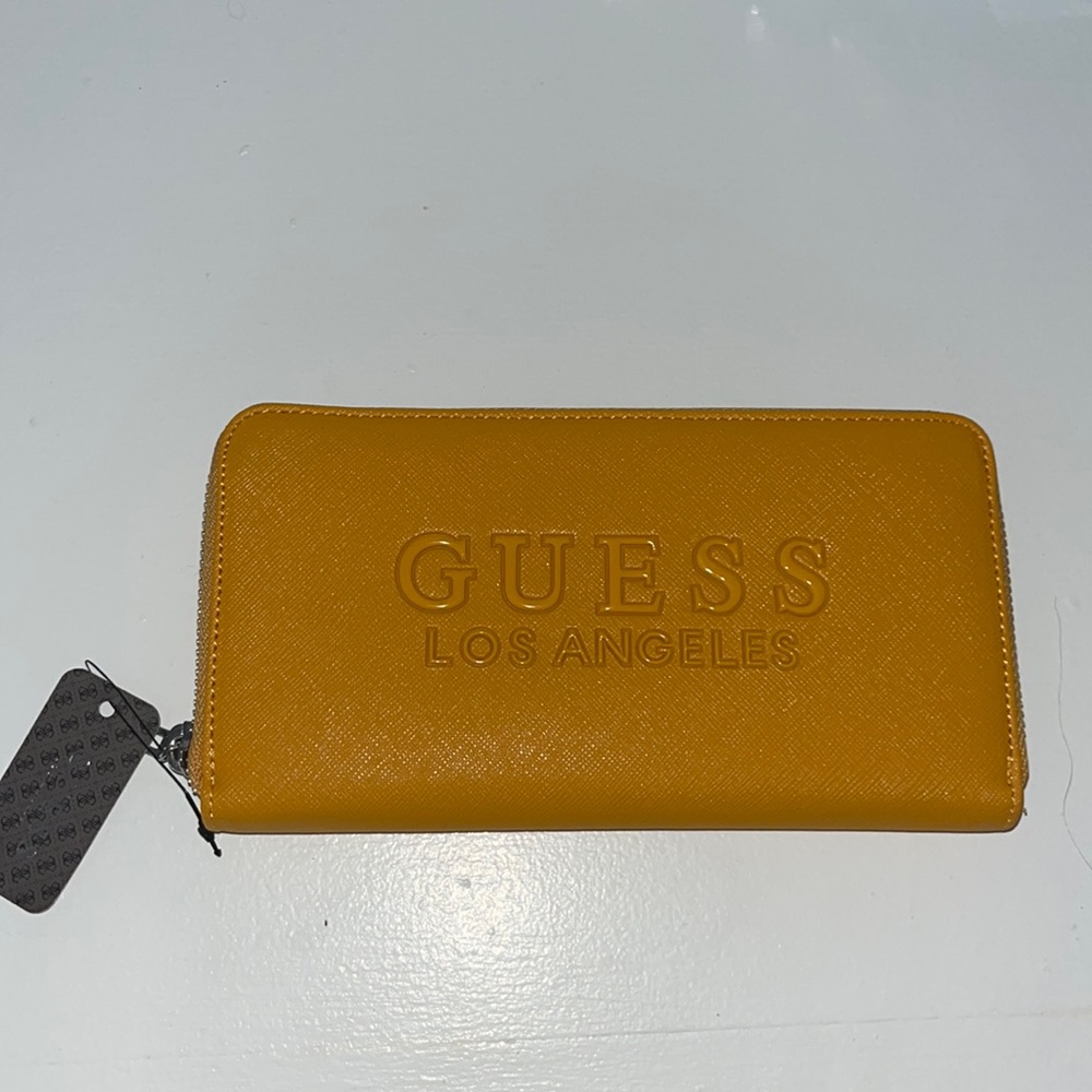 NWT GUESS WALLET